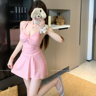 2025新款 连体泳衣女夏 纯欲性感挂脖小胸聚拢显瘦遮肉显白海边裙式