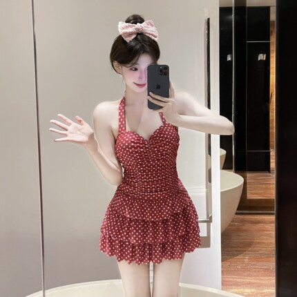 2026新款连体裙式泳衣女夏性感挂脖钢托聚拢遮肉显瘦纯欲海边沙滩