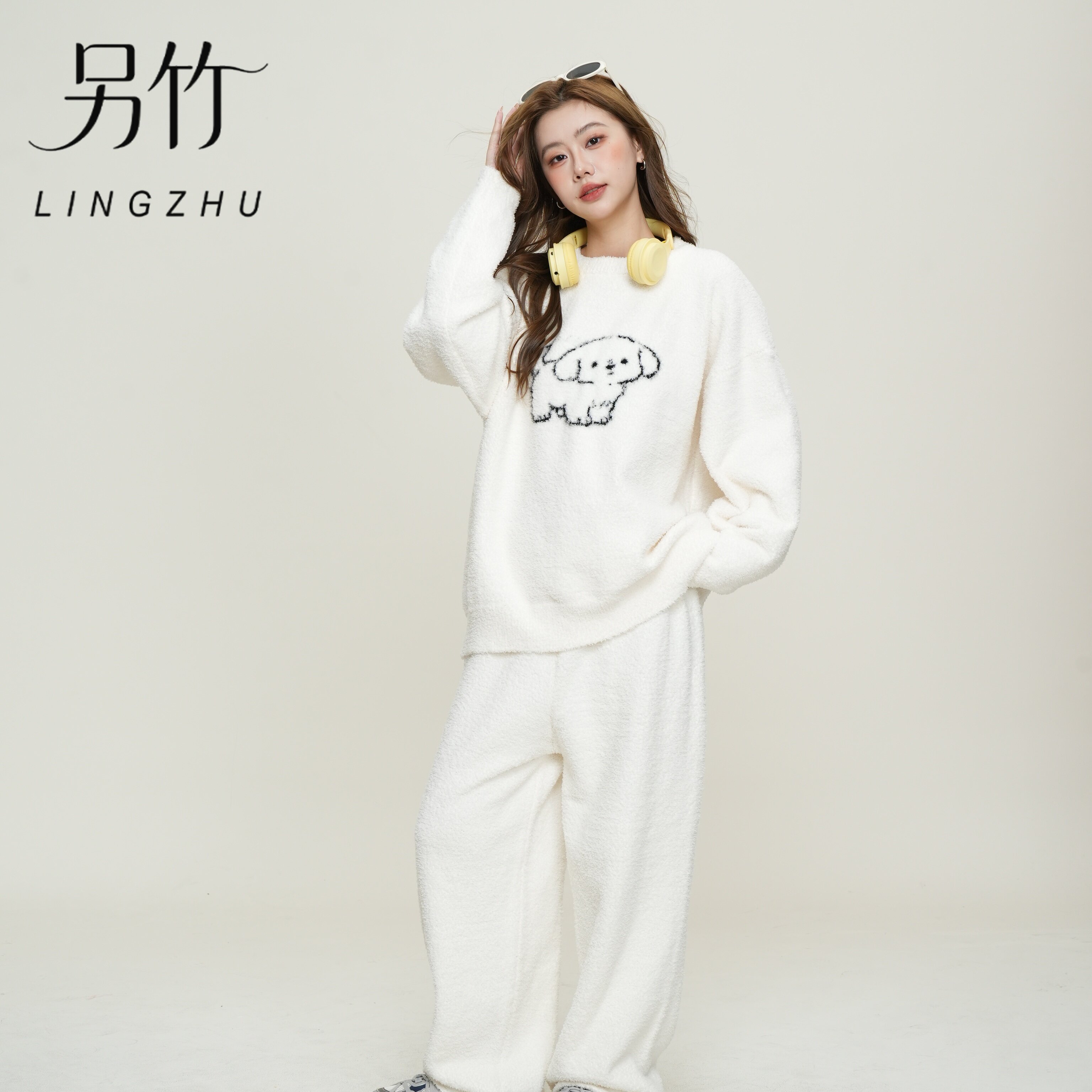 小狗刺绣半边绒保暖睡衣家居服