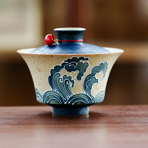 火石红洒金堆绘海浪带盖茶杯