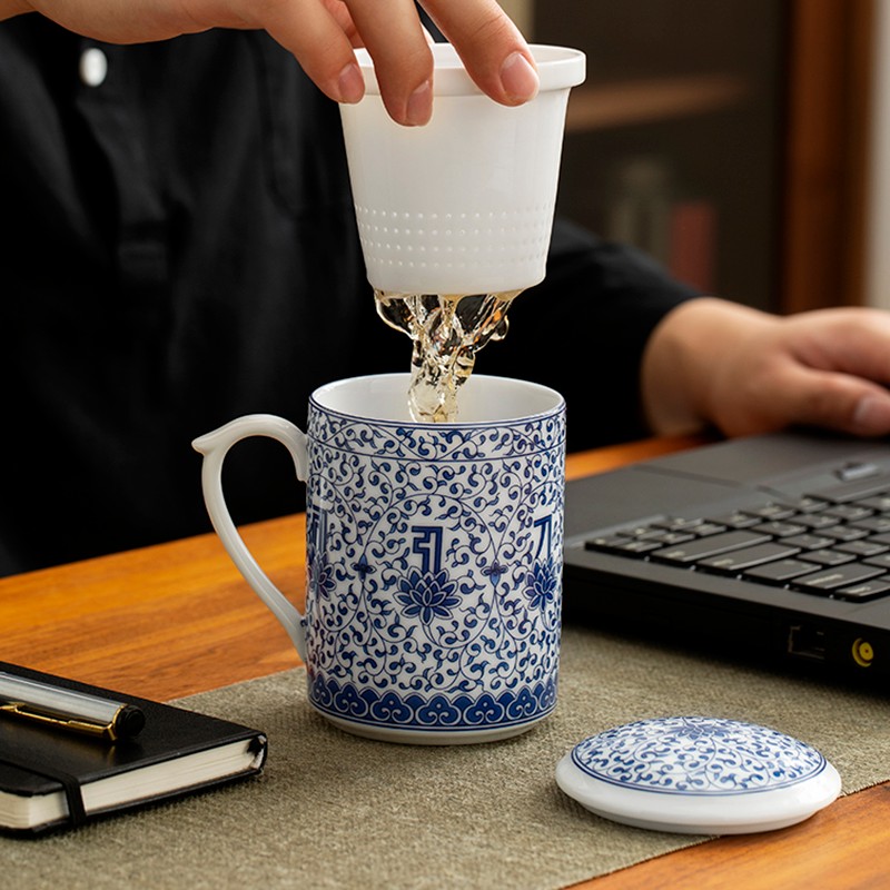 甜白瓷青花泡茶杯 带盖手柄过滤泡茶水分离陶瓷办公杯 家用茶水杯