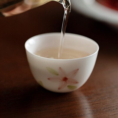 梵汝 创意粉彩手绘花瓣茶杯高端玉瓷蛋壳杯功夫茶具品茗杯主人杯