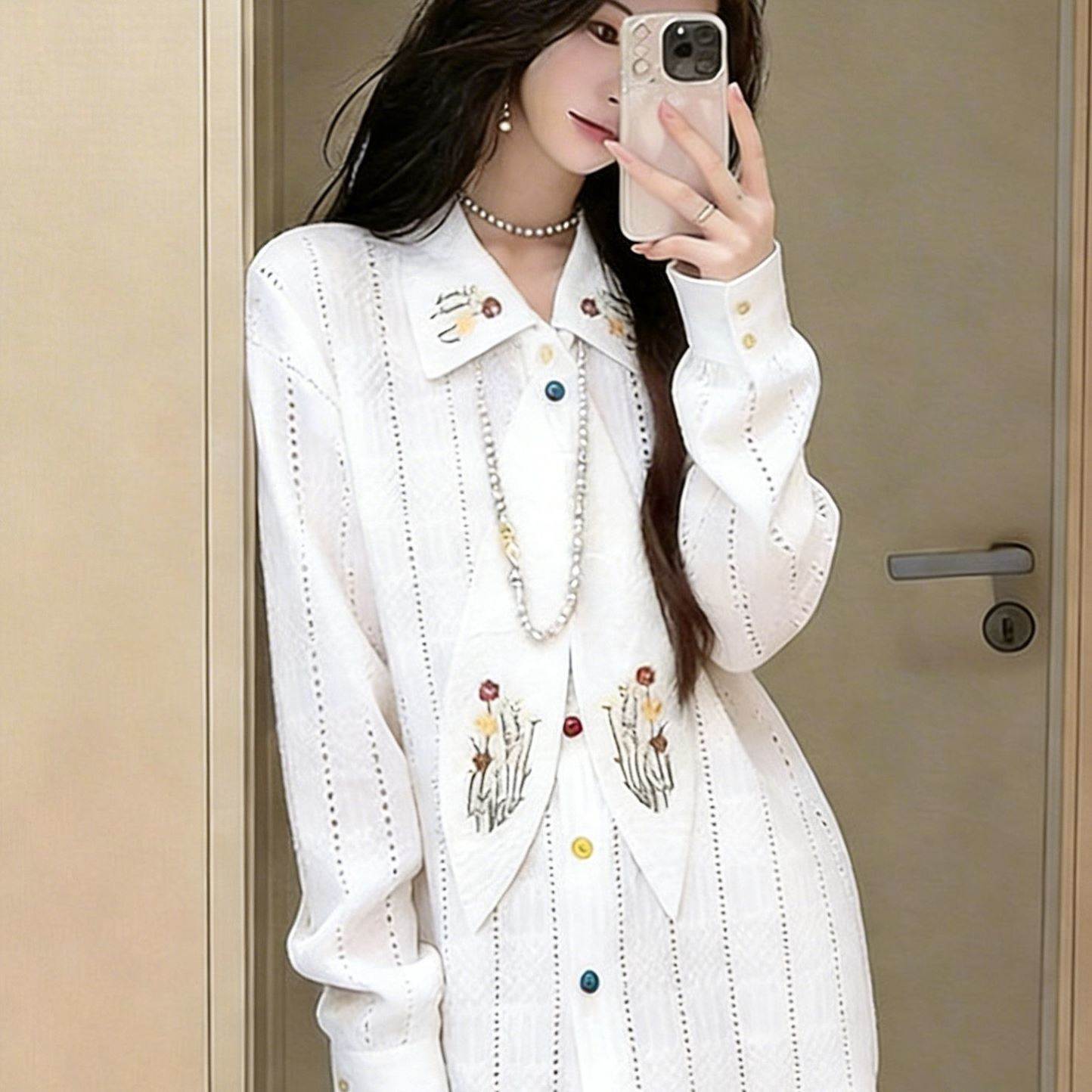 白色印花衬衫连衣女2026年冬季新款高级设计感韩版时尚中翻领上