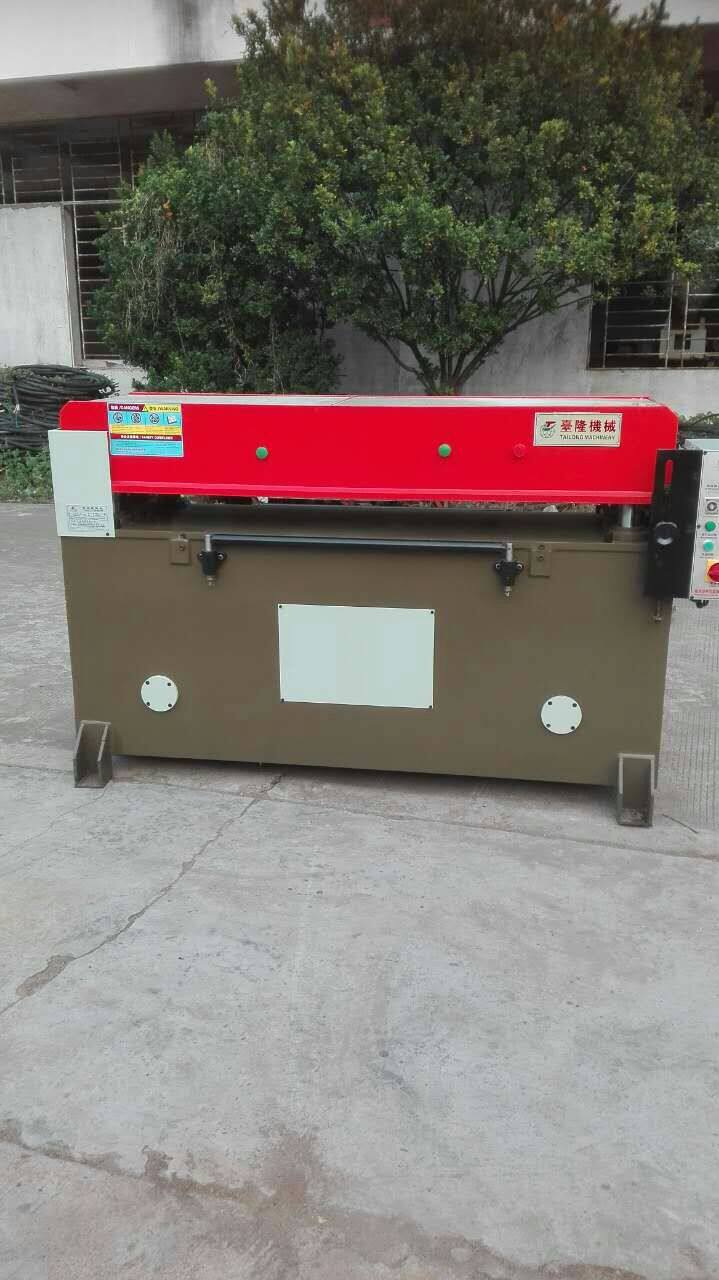 专业供应下料机地毯玻璃纤维软木自动送料裁断机模切机欢迎详询