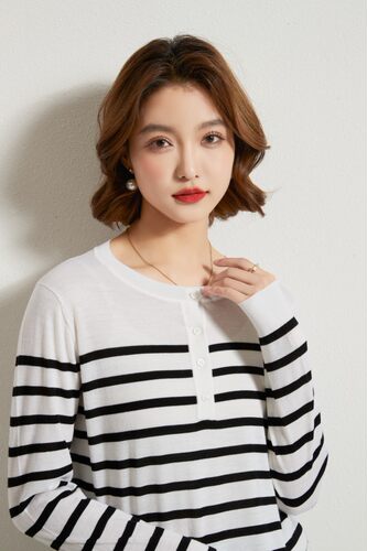 女圆领条纹上衣百搭时尚宽松薄款长袖针织打底衫女经典款不过时