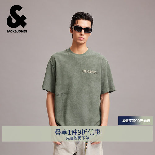 宽松版型，罗纹圆领领口，胸前字母牙刷绣