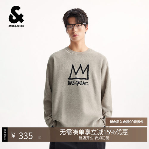 宽松版型，胸前撞色BSQ LOGO，领口手工缝线
