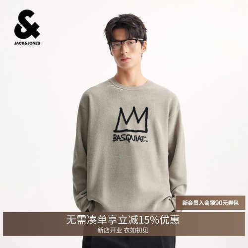 宽松版型，胸前撞色BSQ LOGO，领口手工缝线