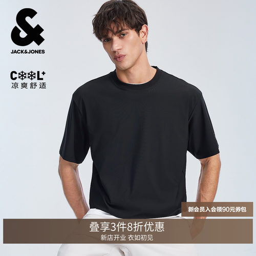 略宽松版型，罗纹圆领，字母胶印装饰