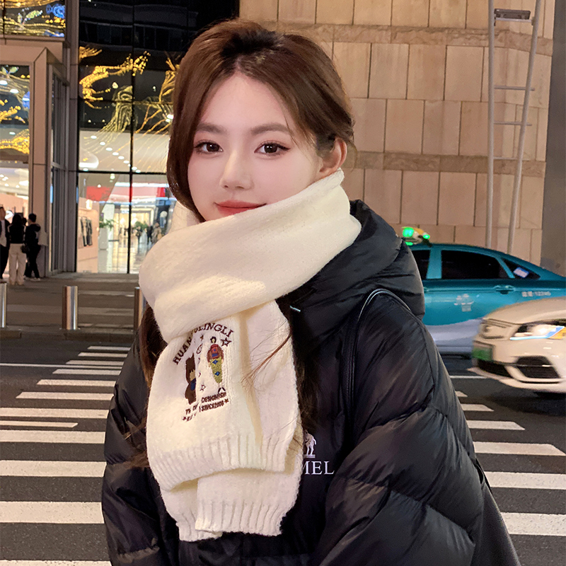 OVANCY小熊刺绣羊毛围巾女冬季2025新款高级感圣诞氛围感针织围脖