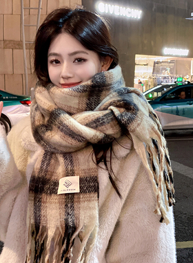OVANCY高级感围巾女冬季2025新款马海毛格子披肩百搭加厚保暖围脖