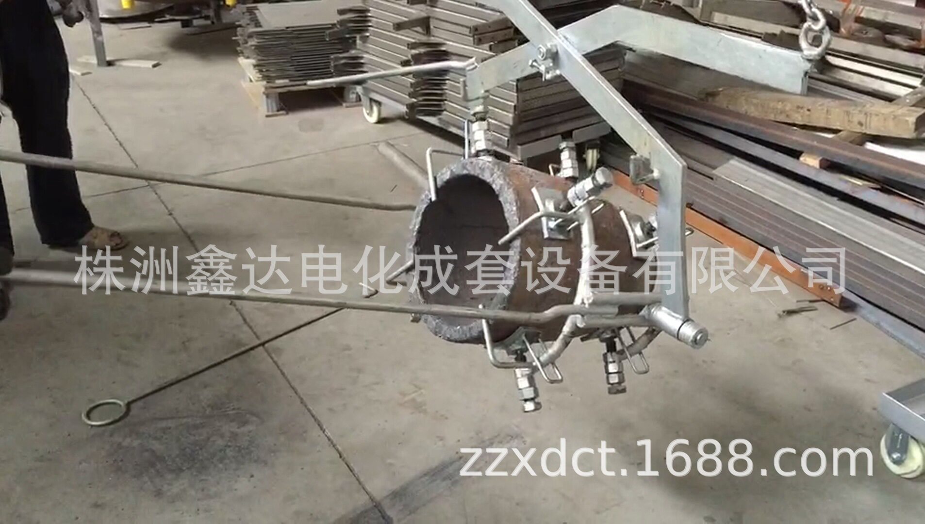 生产供应 中频熔炼坩埚夹具 坩埚钳 可任意调节大小适应各种坩埚