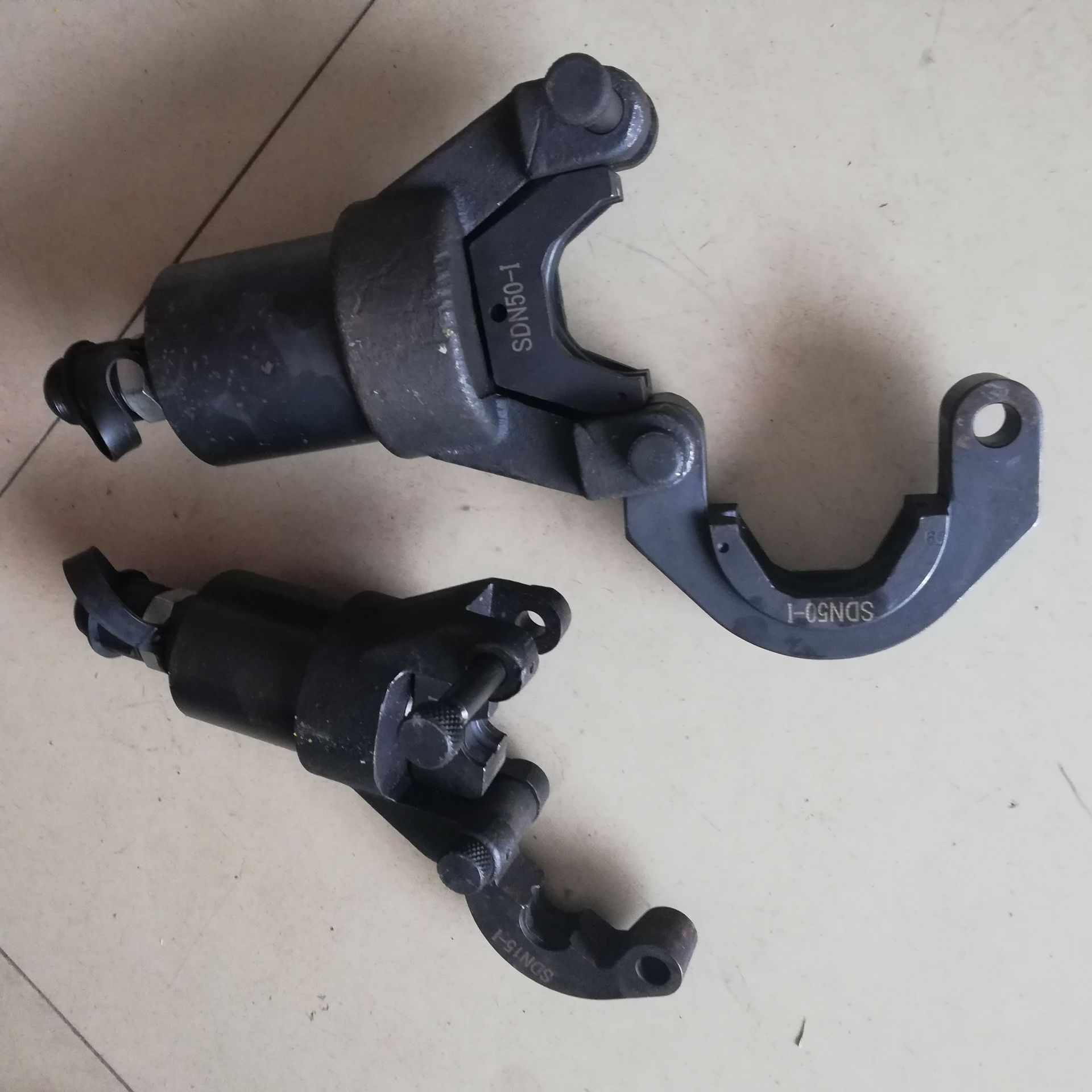 不锈钢卡压钳电动水管双卡压双挤压工具手动液压压管钳口图片