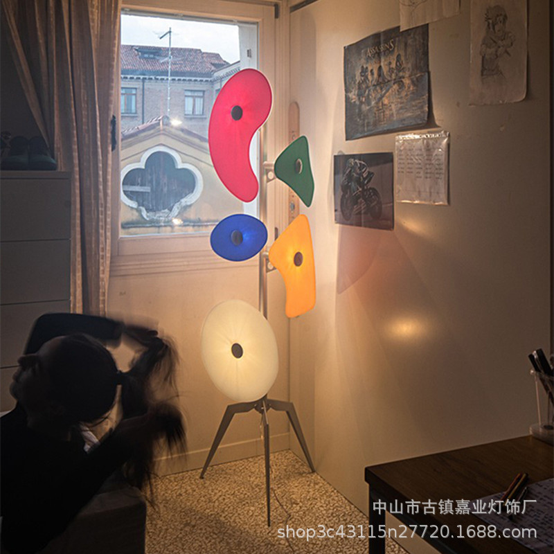 北欧设计师落地灯创意卧室客厅氛围灯酒店样板房异形艺术落地灯图片