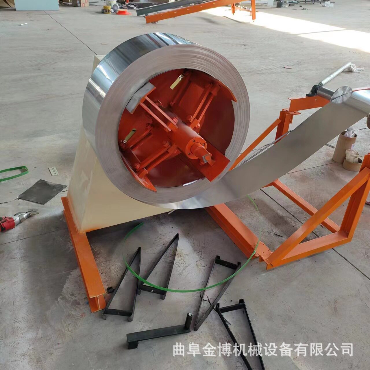 钢带铝皮记米剪板金属材料开卷电动放卷机 铁皮彩钢卷自动收卷机图片