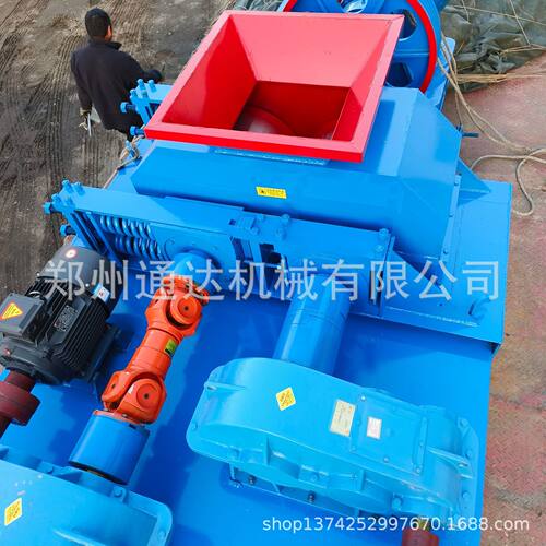 液压鹅卵石对辊破碎机移动500/750对辊制砂机