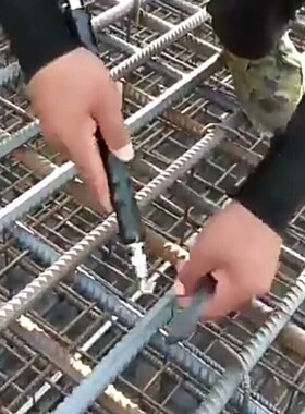 小巧方便的钢筋钩子钢筋绑扎机供应手持式钢筋扎丝钩子