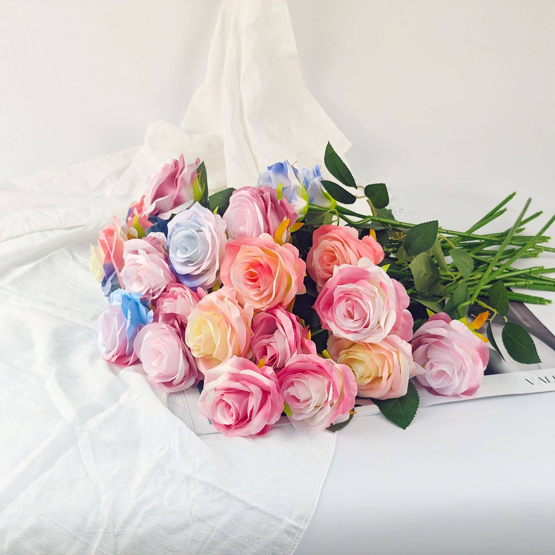 仿真ins玫瑰花假花碎冰蓝渐变绢布玫瑰花束客厅婚庆装饰餐桌摆件图片