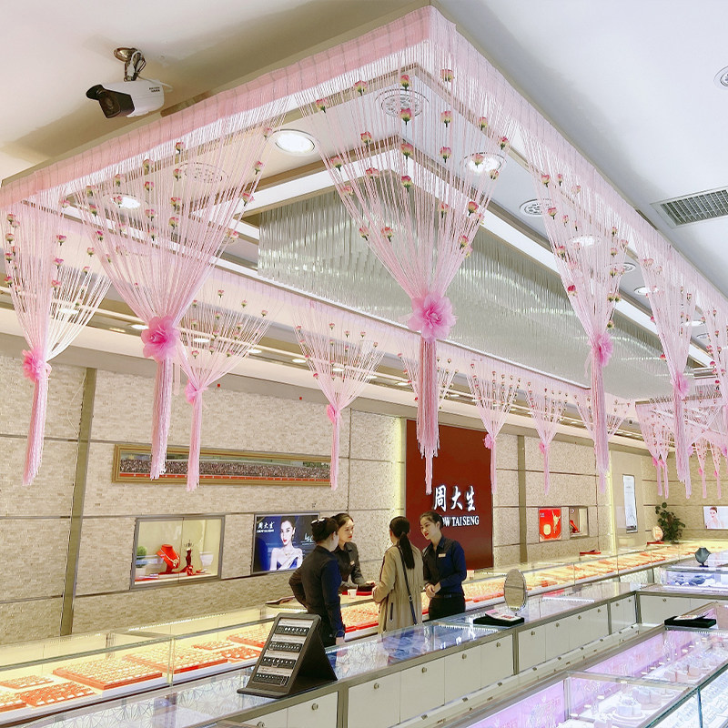 国庆装饰玫瑰花线帘珠宝店金店吊顶隔断帘门帘橱窗美陈吊顶布置