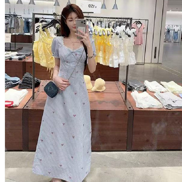 蕾丝花边领蝴蝶结连衣裙2