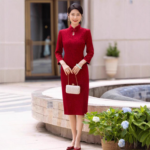 2026新款酒红色旗袍结婚喜宴妈妈装敬酒服洋气年轻款修身中长过膝