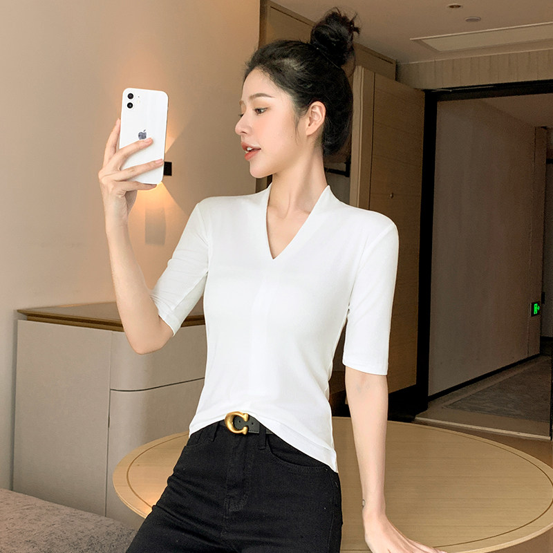 黑色V领t恤女中袖修身显瘦2026年春夏新款性感打底衫百搭气质上衣