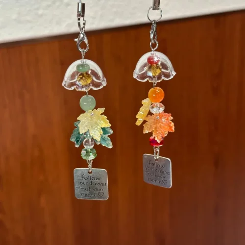 可爱枫叶风铃挂件ins风高颜值包包钥匙扣手机链情侣闺蜜挂饰dy