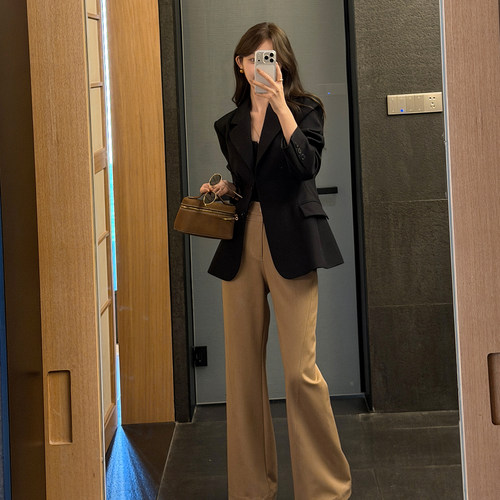 33来了「简叙黑调」韩系高智感西装外套女秋通勤气质收腰黑色西服