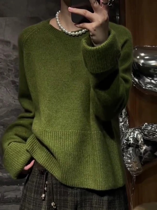 极简风高级绿色毛衣女秋冬宽松慵懒松驰洋气减龄内搭打底针织上衣