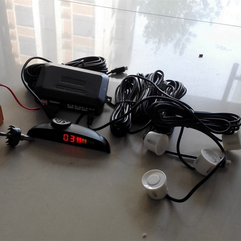 包邮汽车倒车雷达4 监视器 语音双核月牙屏小车轿车升级通用