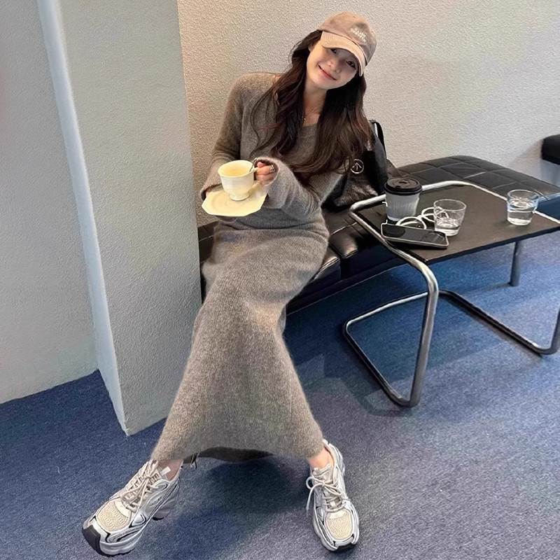 法式灰色长袖针织连衣裙子女2026新款秋冬穿搭气质高级感修身长裙