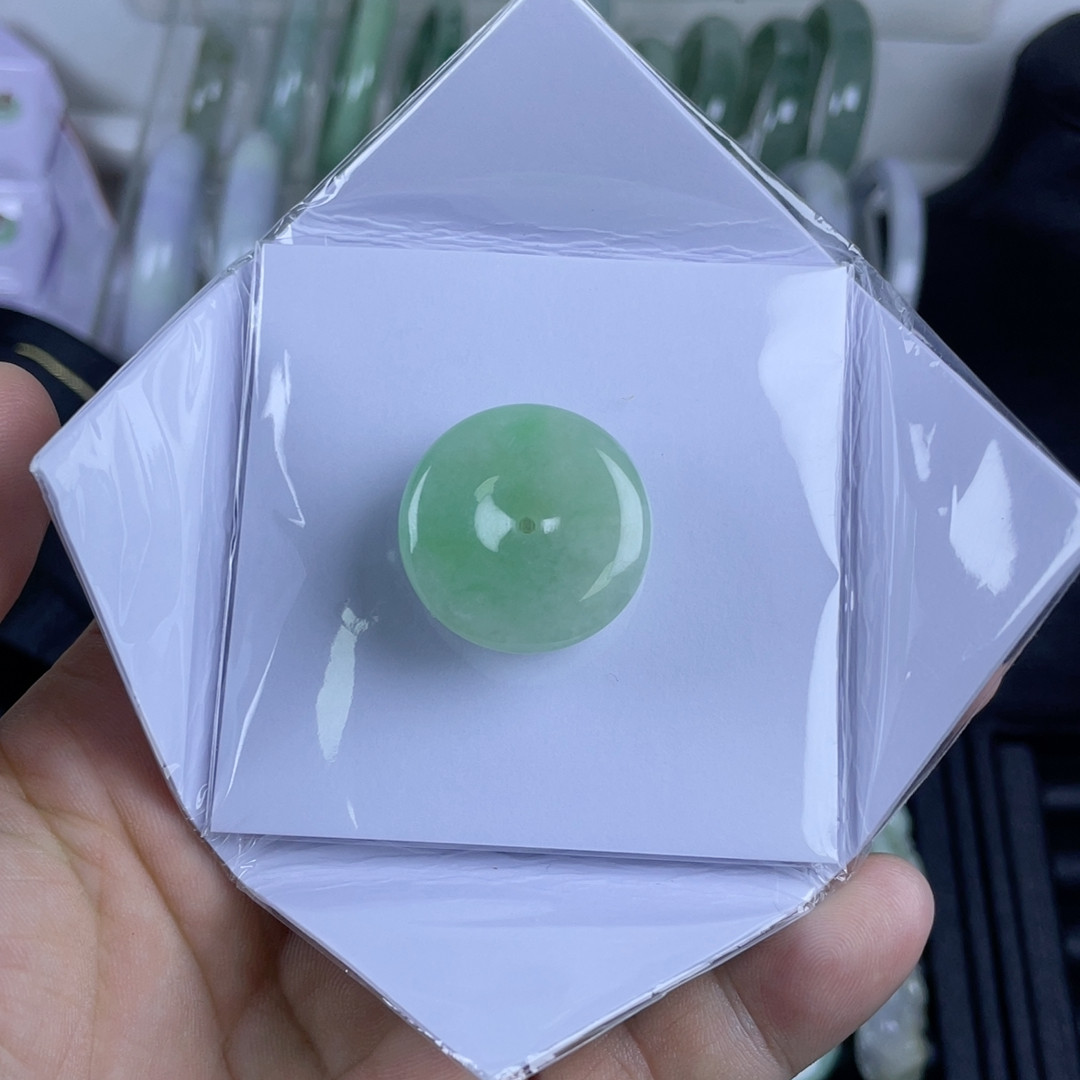 豆阳绿平安扣中