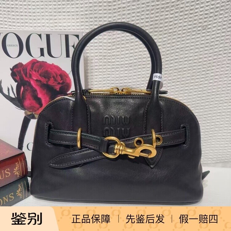 壹所奢品/缪缪 Aventure贝壳 mini 黑金Nappa皮 手提包 XZ