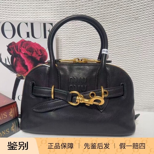 壹所奢品/缪缪 Aventure贝壳 mini 黑金Nappa皮 手提包 XZ