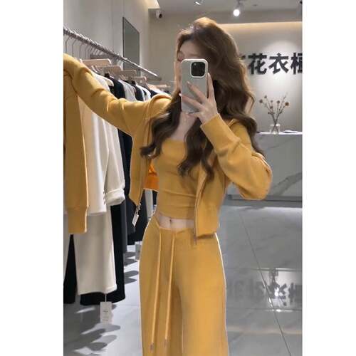026早秋2漂亮妹穿辣搭一整套新款休美式卫LNH衣运动休闲闲裤三件