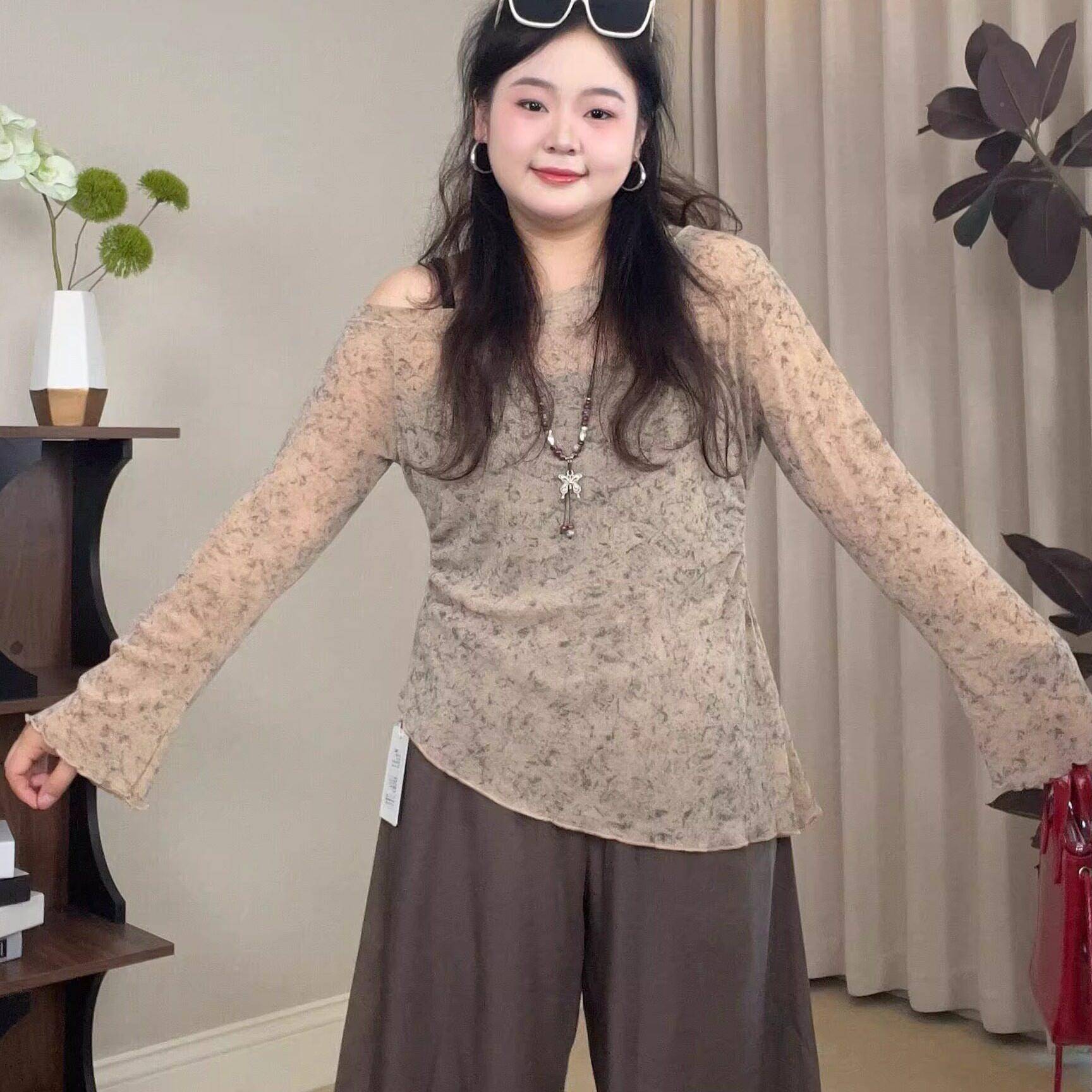 大码胖mm复古风肩木耳边长套袖上衣女早秋两斜件设套计感高CWH级