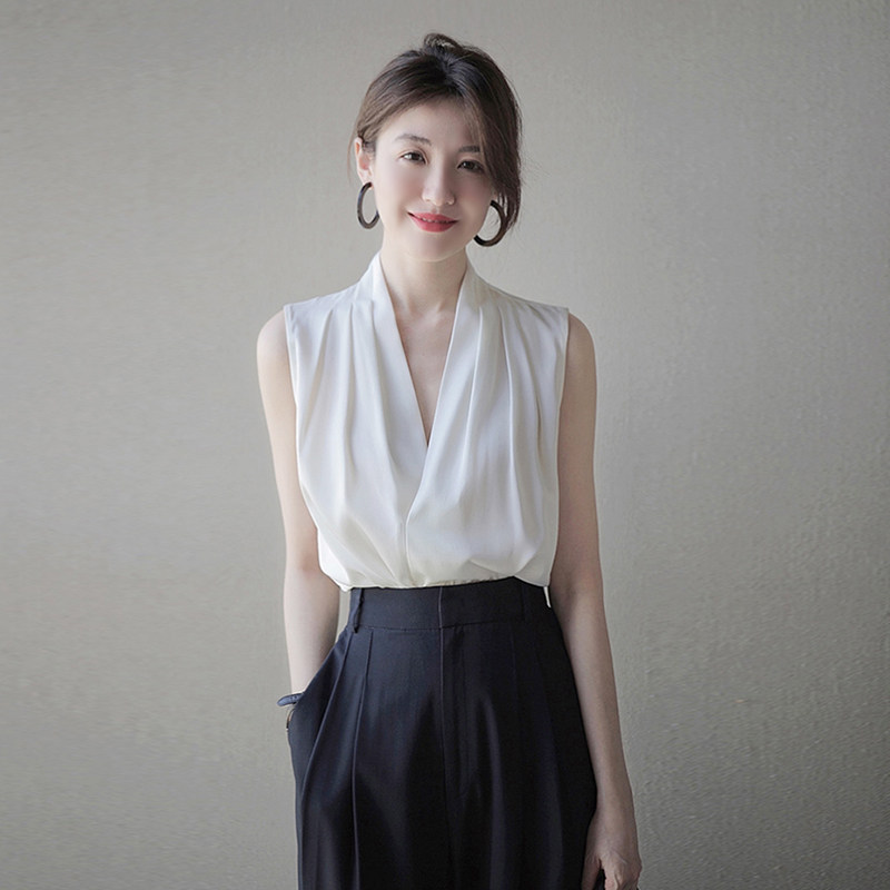 白色缎面真丝V领吊带背心女图片