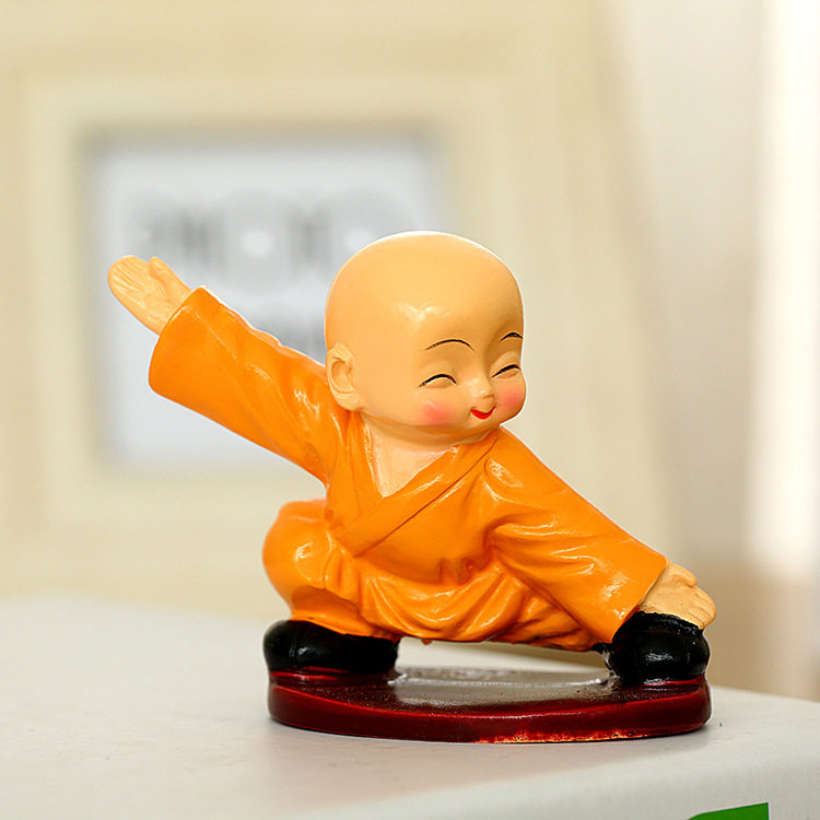 彩色四款小手工和尚少林功夫树脂娃娃礼品货源车饰办公桌解压摆件