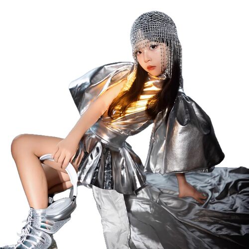 2026新款儿童银色朋克风元宇宙三体未来科技走秀PK潮服女童模特
