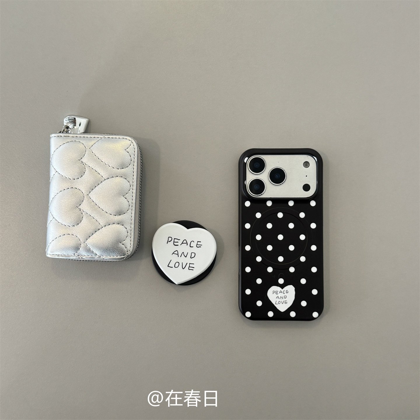 在春日韩系ins简约波点英文爱心磁吸支架适用iPhone17pr