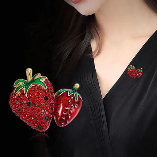 开衫 简约精致百搭合金水钻草莓胸针可爱气质女士西装 胸花饰品别针