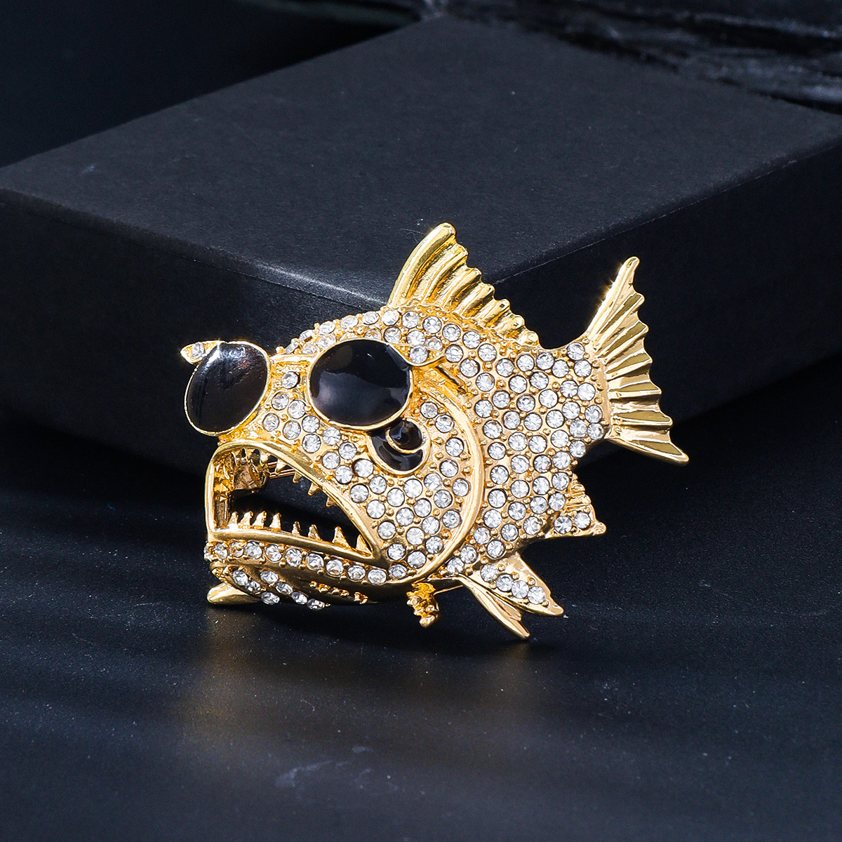 欧美跨境热销食人鱼胸针个性创意眼镜鱼服饰别针胸花西装配饰批发,饰品/流行首饰/时尚饰品新,胸针,淘宝优惠券,粉丝福利购,淘宝优惠卷