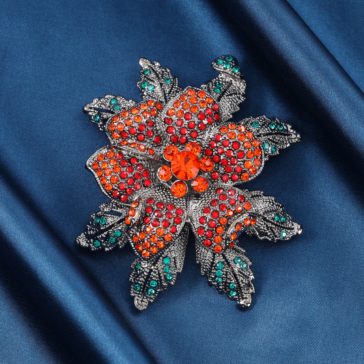 夸张复古满钻荆棘玫瑰花朵胸针大气服装配饰胸花合金水钻固定别针