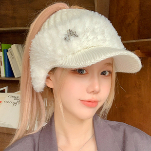 新款帽子女秋冬天空顶帽百搭露马尾韩版兔毛鸭舌帽护耳加绒保暖帽