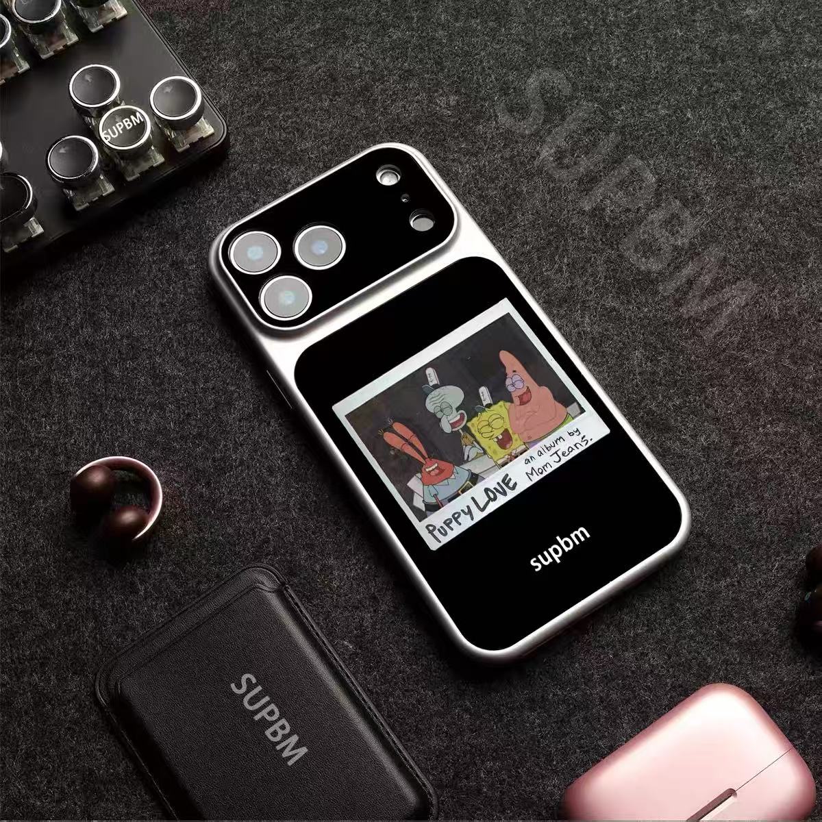 蟹黄堡员工适用苹果17promaxiPhone16PRO磁吸防摔15p硬玻璃手机壳