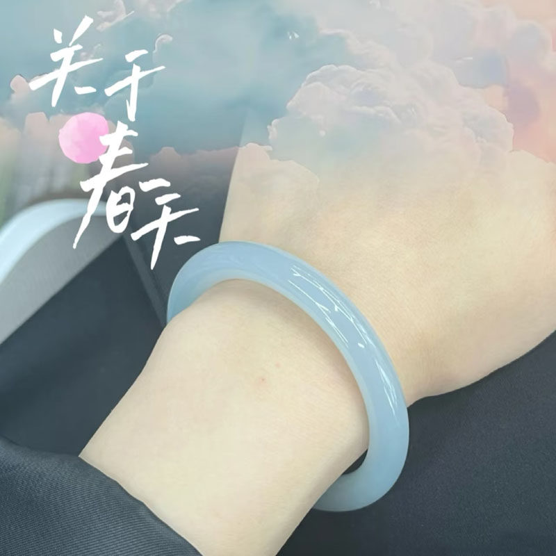 冰透款海蓝色湖水蓝8mm玛瑙玉髓手镯女天空蓝冰川蓝圆条美人镯