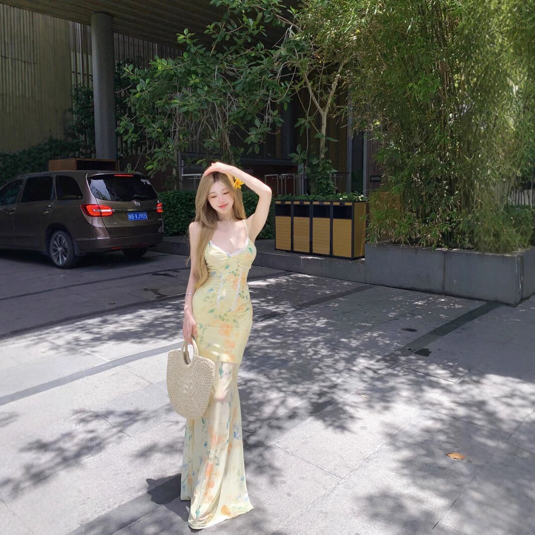 度假风绑带露背吊带连衣裙女夏季碎花裙辣妹收腰鱼尾裙子包臀长裙