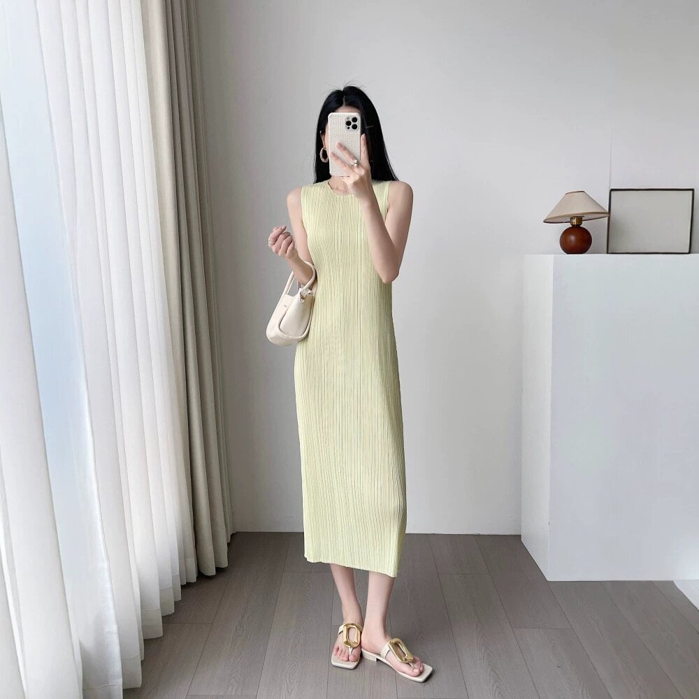 三宅褶皱无袖连衣裙女装夏季气质通勤纯色简约中长款修身背心长裙