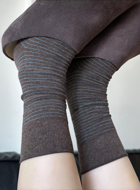 这复古细条纹袜袜真的好适合秋冬~满满的复古慵懒感觉~袜子女中筒