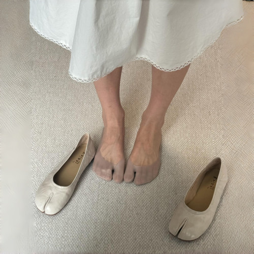 tabi女孩春夏专属袜袜~chao隐形的分趾船袜来咯~还自带缓冲垫~